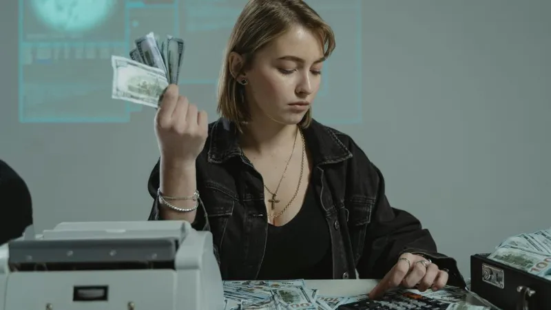 Cum poate face statul economie de 48 de miliarde de lei? Doar la clienții politici merg 16 miliarde - Foto: Pexels/Tima Miroshnichenko