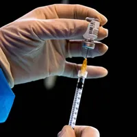 Ministerul japonez al Sănătăţii a informat că alte nouă femei au suferit reacţii alergice severe după ce au fost vaccinate împotriva noului coronavirus. / Foto: japantimes.co.jp