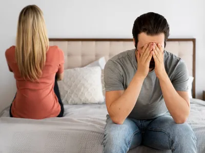 Cum îți dai seama dacă căsnicia ta are probleme? Semnul care îl trădează pe soț când se detașează - Foto: Freepik (Imagine cu rol ilustrativ)