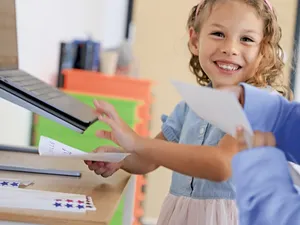 Sarah, 6 ani, este elevă la Alpha School, Brownsville
