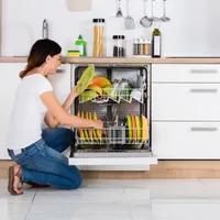 Cel mai bun HACK în casă: produsul din baie care-ți curăță argintăria. Dizolvă grăsimea și murdăria - Foto: Profimedia Images (imagine cu rol ilustrativ)