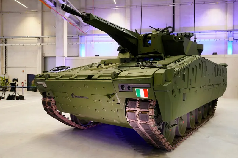 Blindat de infanterie  - Foto: Profimedia Images