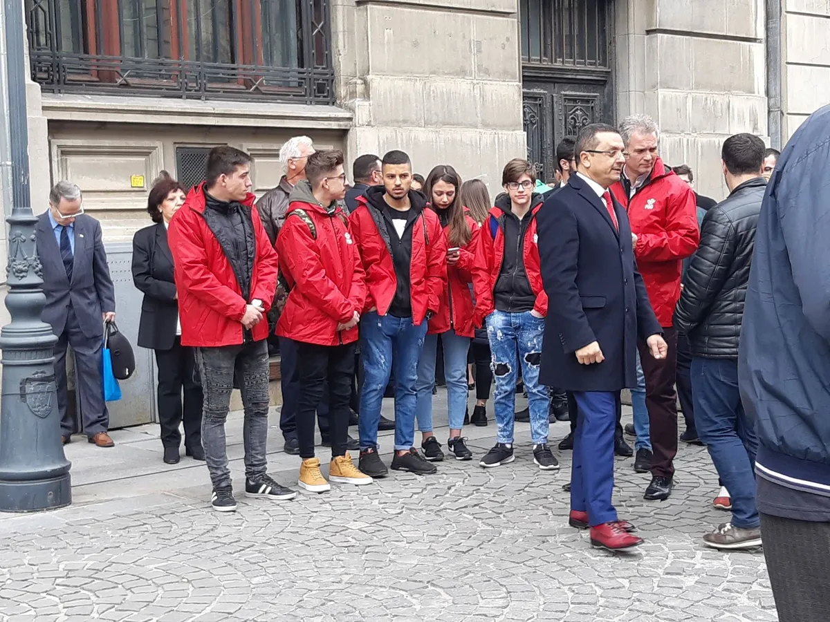 Puștii veniți să susțină PSD. FOTO: Newsweek România