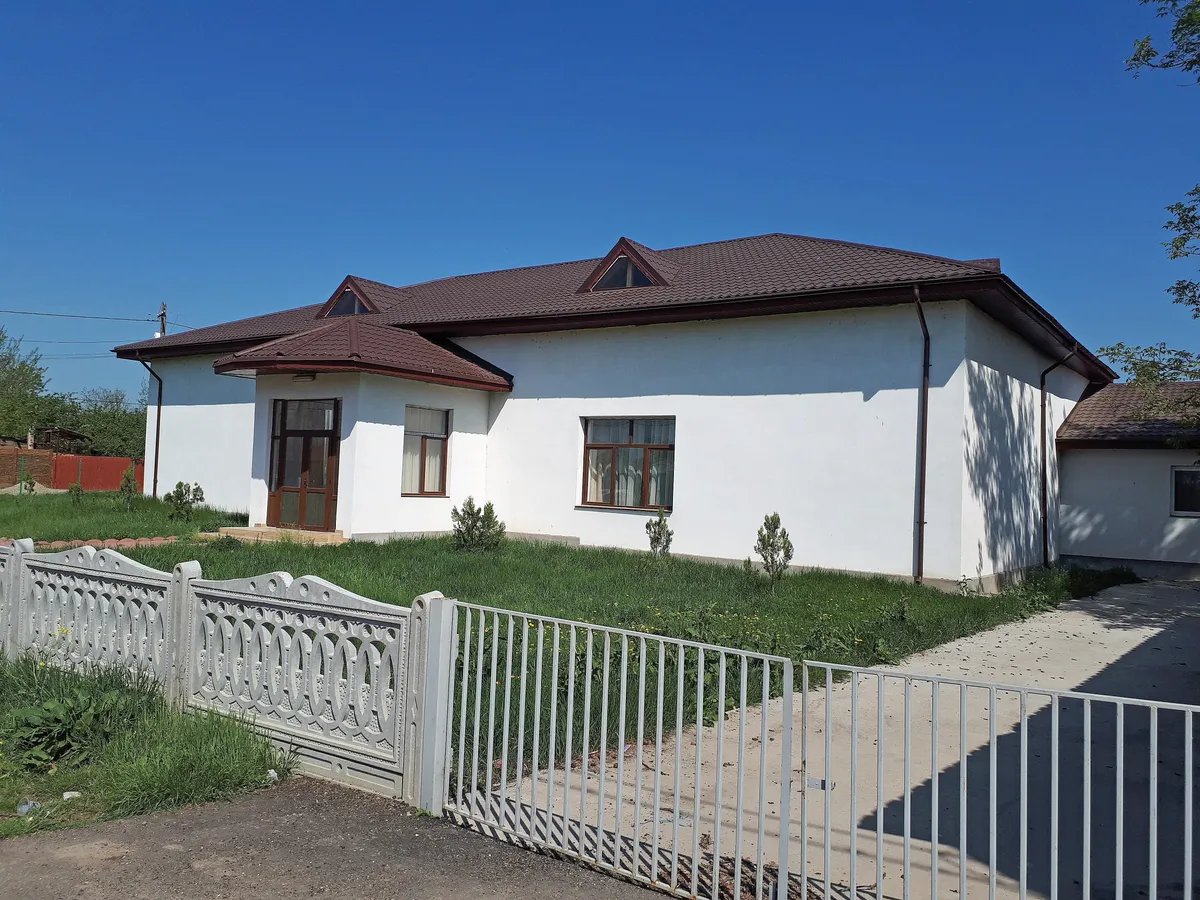 Clădirea unde a funcționat biblioteca comunală Cochirleanca a fost renovată, dar aceasta va funcționa ca sală de spectacole.