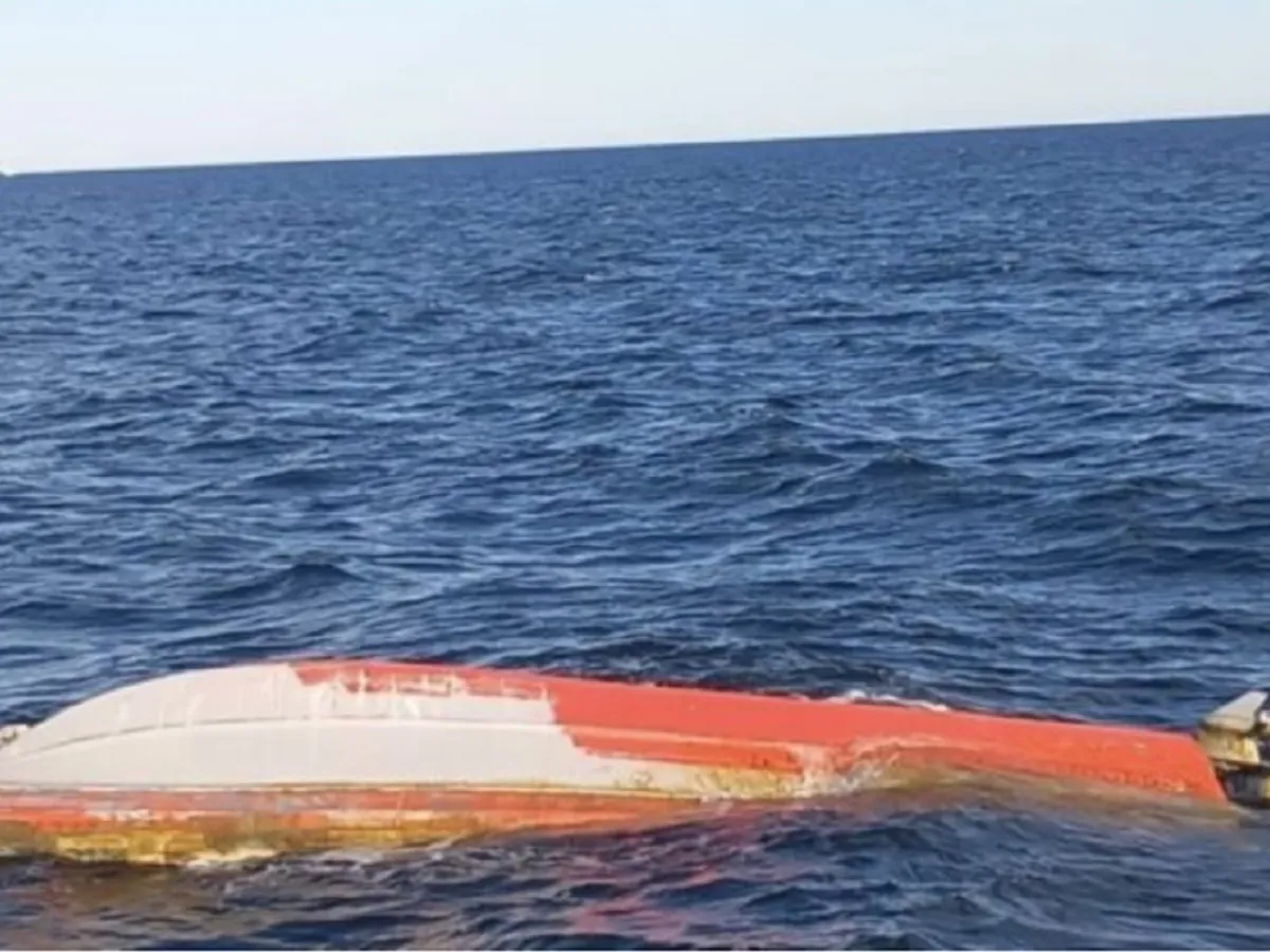 Ambarcațiune răsturnată Foto: observatorconstanta.ro