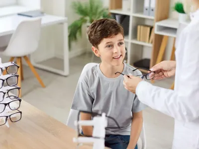 VIDEO Miopia, boala viitorului: ce spune un oftalmolog despre copii, ecrane și prevenție