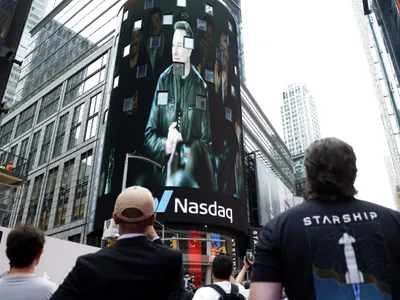 Ecran gigantic în Times Square, New York, cu ELon Musk, la lansare pe NASDAQ a Space X - Foto: Profimedia Images