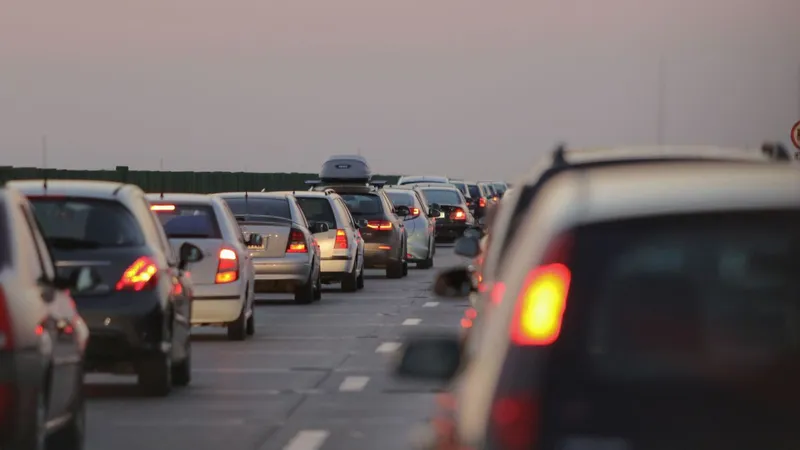 În România, sunt de 3 ori mai multe accidente rutiere cu pagube materiale decât în Cehia. Foto Inquam Photos/Alexandru Bușcă