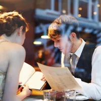 Din 15 martie meniurile restaurantelor vor fi schimbate radical. Vor arăta ca niște cărți de bucate - Foto: Profimedia Images