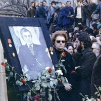 Tamara Buciuceanu și Ileana Stana Ionescu, la înmormântarea lui Toma Caragiu - Foto: Facebook/Studiourile Buftea