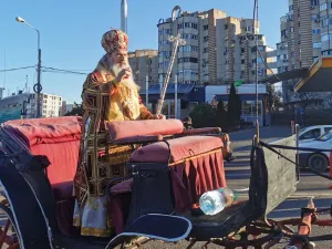 Teodosie a blocat traficul în Constanța, cu procesiunea sa în caleașcă. Sursa imagine: focuspress.ro