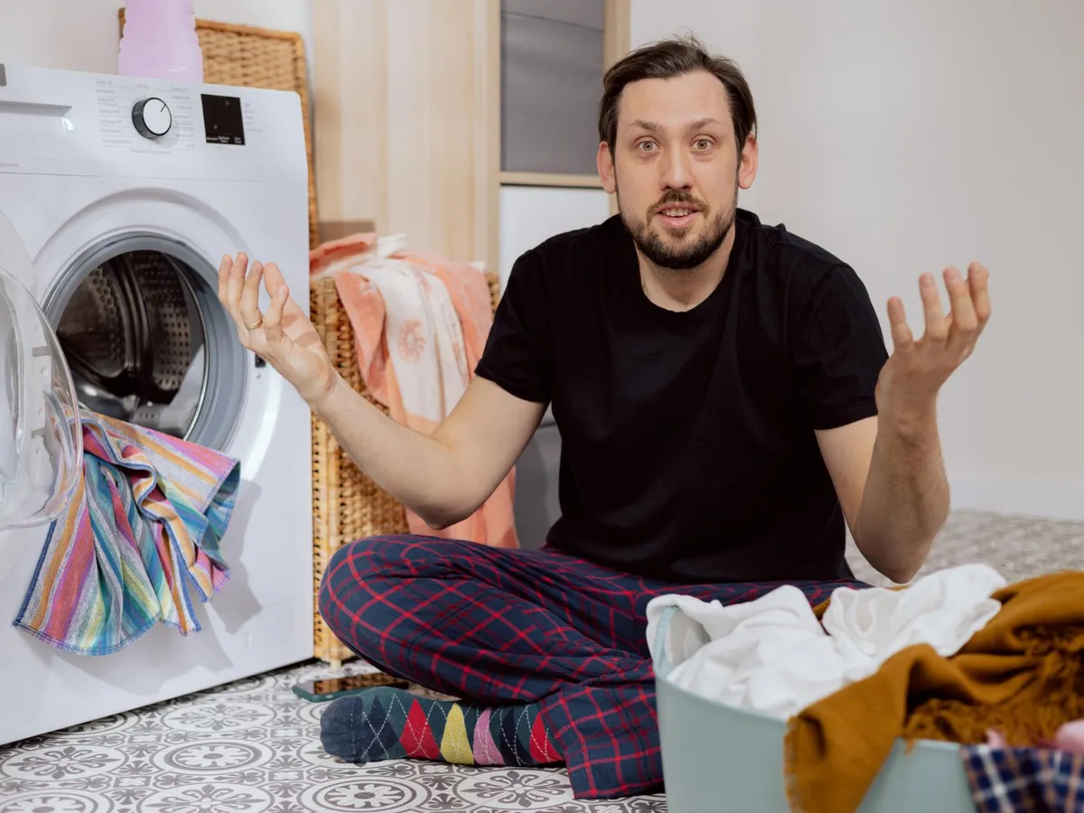 Cum să eviți să îți strici mașina de spălat și hainele? Greșeala pe care o faci zilnic când speli rufe