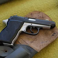 Pistolul Carpați a fost în dotarea polițiștilor români până în anul 2020 Foto: INQUAM Photos/George Călin