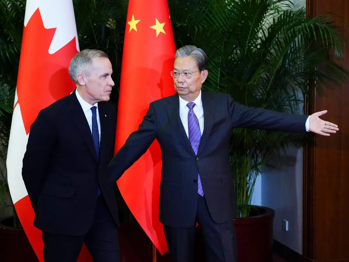 Prim-ministrul canadian Mark Carney și Zhao Leji, președintele Comitetului Permanent al Congresului Național al Poporului, la Marele Palat al Poporului din Beijing în ianuarie 2026 Foto: profimediaimages.ro