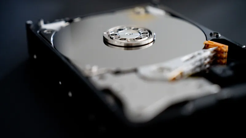 Politia Română dă 10.240.322 lei hard disk-uri externe până la 12TB pentru informațiile clasificate - Foto: Profimedia images