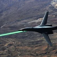 Avion cu laser - Foto: Mechanical