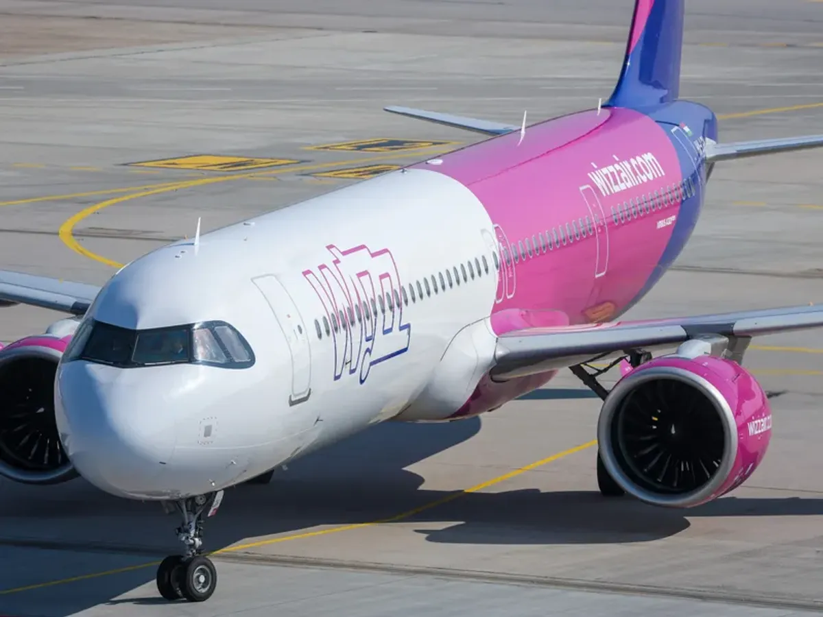 Wizz Air, compania cu care zboară toți românii, afectată de criza combustibilului? Ce spune operatorul