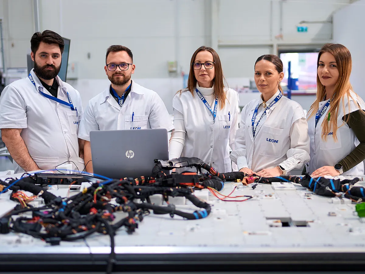 Prima fabrică a companiei Leoni în România, Wiring Systems Division, a fost deschisă la Arad în anul 2000 - Foto: leoni.ro