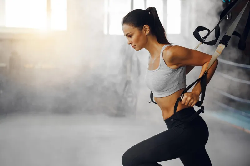 Femeie la sală - Foto: Freepik