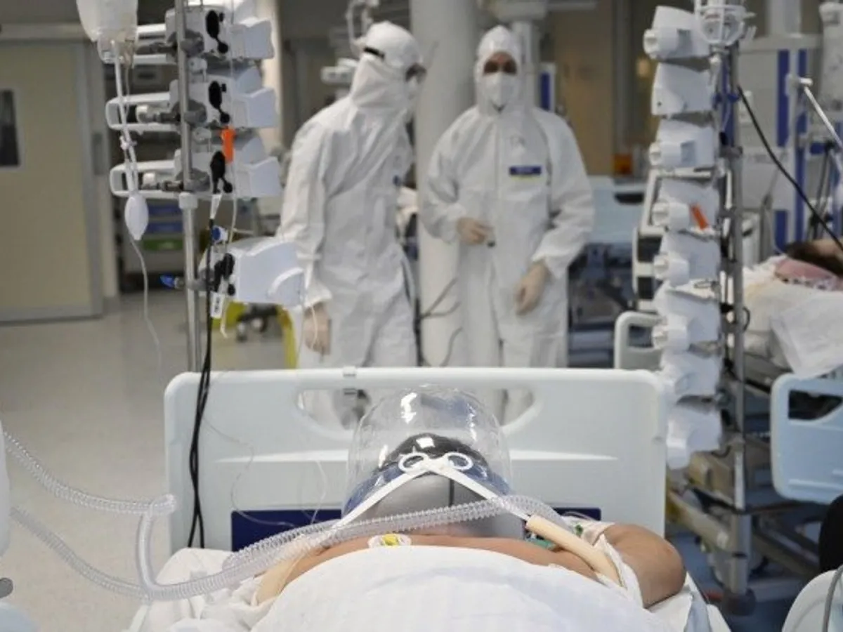 STATISTICĂ Varianta omicron, de cinci ori mai puțin mortală decât tulpina delta a coronavirus / Local Italia