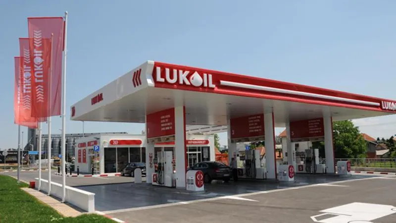 Benzinăriile Lukoil sunt asaltate de reprezentanții instituțiilor din domeniul securității naționale a României