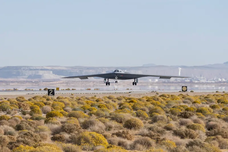 US Air Force a primit al doilea bombardier strategic nou de 692.000.000$. 9 tone de bombe nucleare