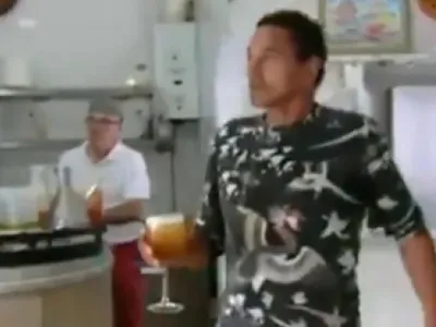 A rămas fără un picior din cauza unei felii de tort! Povestea tragică a unui star ajuns ospătar: ”Am vrut să mor”