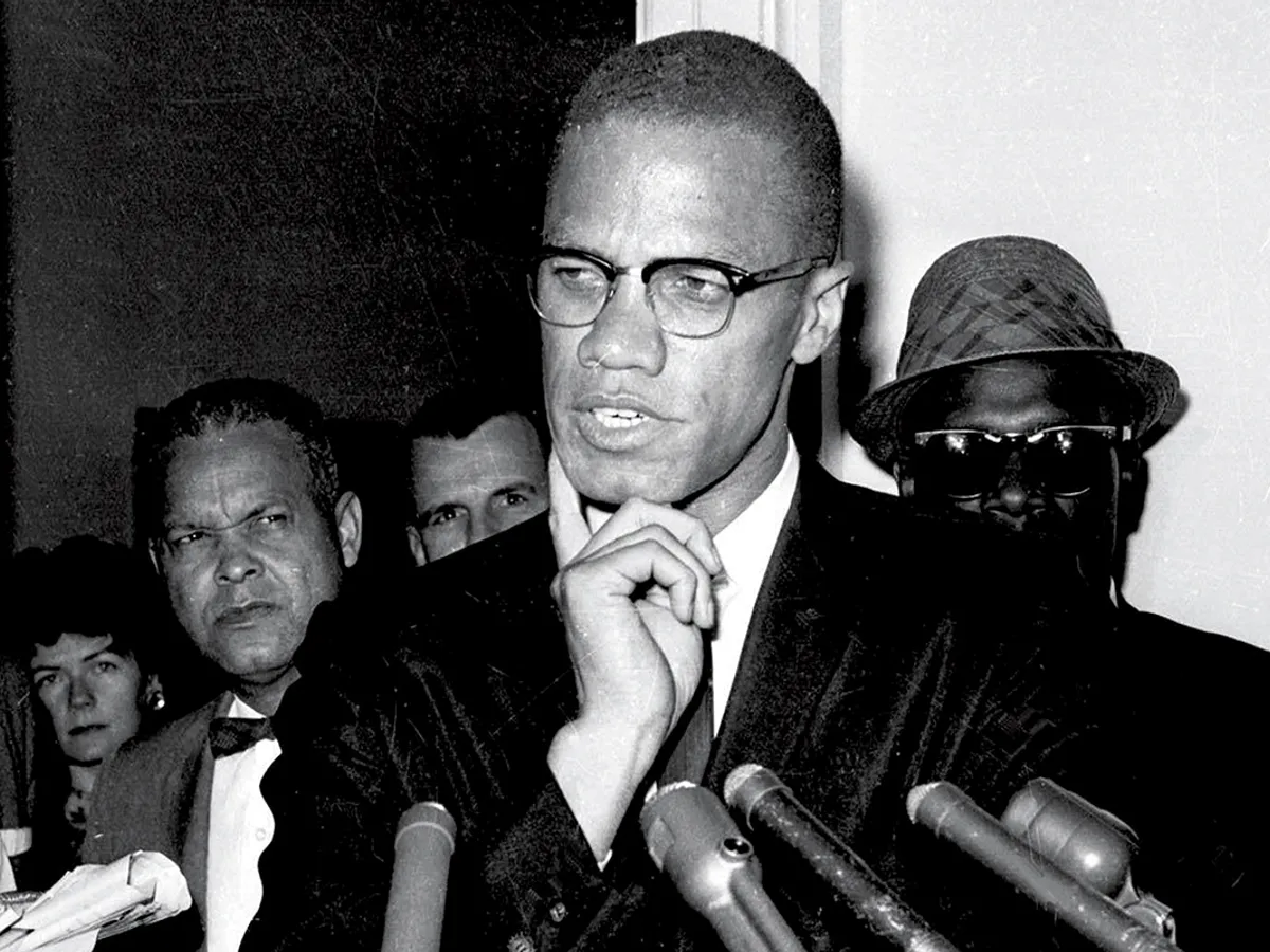 CEL MAI FURIOS OM Malcolm X s-a făcut remarcat ca purtător de cuvânt înflăcărat al Națiunii Islamului criticând dur rasismul din America