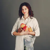 Fructul toamnei cu păr care produce tone de colagen și te scapă de răceală. Îl iei din copac - Foto: Freepik