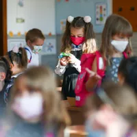 Peste 5.000 de măşti au fost retrase de la vânzare/FOTO: Inquam Photos/Virgil Simonescu