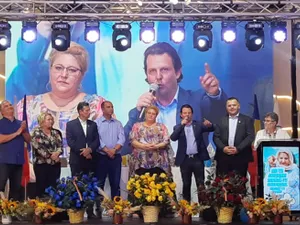 Diana Șoșoacă (în centru) și Tudor Ionescu în stânga ei - Foto: FB / Tudor Ionescu