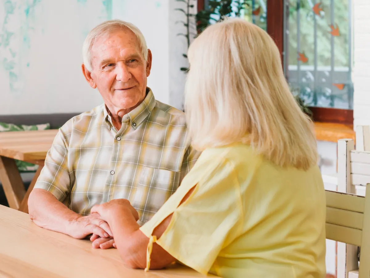 Pensionari vorbind la pensie - Foto: Freepik