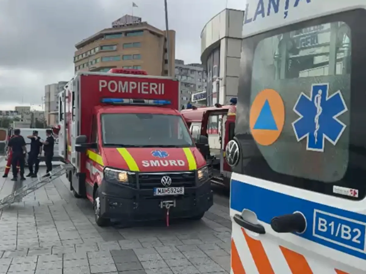 Marinarii răniți au fost preluați de ambulanțe- Foto: ISU Tulcea