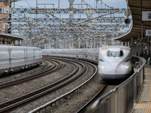 Trenuri Tokaido Shinkansen, seria N700, în stația Hamamatsu, din Prefectura Shizuoka, Japonia - Foto: Profimedia Images