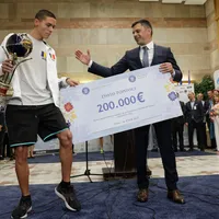 David Popovici și ministrul Novak - FOTO: INQUAM PHOTO, Octav Ganea