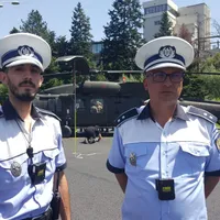 Polițiștii care intervenit pentru a ateriza elicopterul american, premiați de ministrul de interne/FOTO: Facebook/Politiaromana