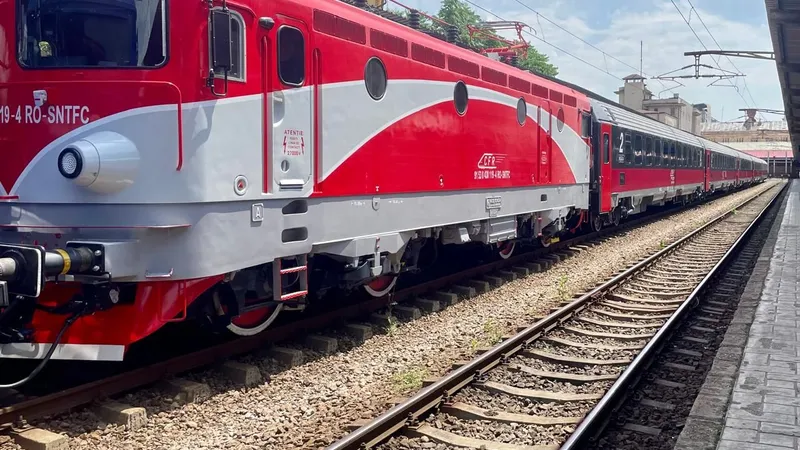 Incendiu la locomotiva unui tren de călători în Prahova. În vagoane se aflau 100 de pasageri - Foto: Facebook/CFR Călători - Caracter ilustrativ