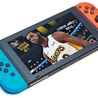 Când i s-a spus că avatarul lui NBA are 98 de puncte din 99 posibile, James a replicat „Nu e rău pentru un boşorog”.