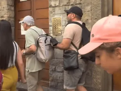 „Ce-ai, bă, ești bulangiu?” Român filmat și urmărit după ce a furat din rucsacul unor turiști, în Italia. Val de reacții după apariția imaginilor