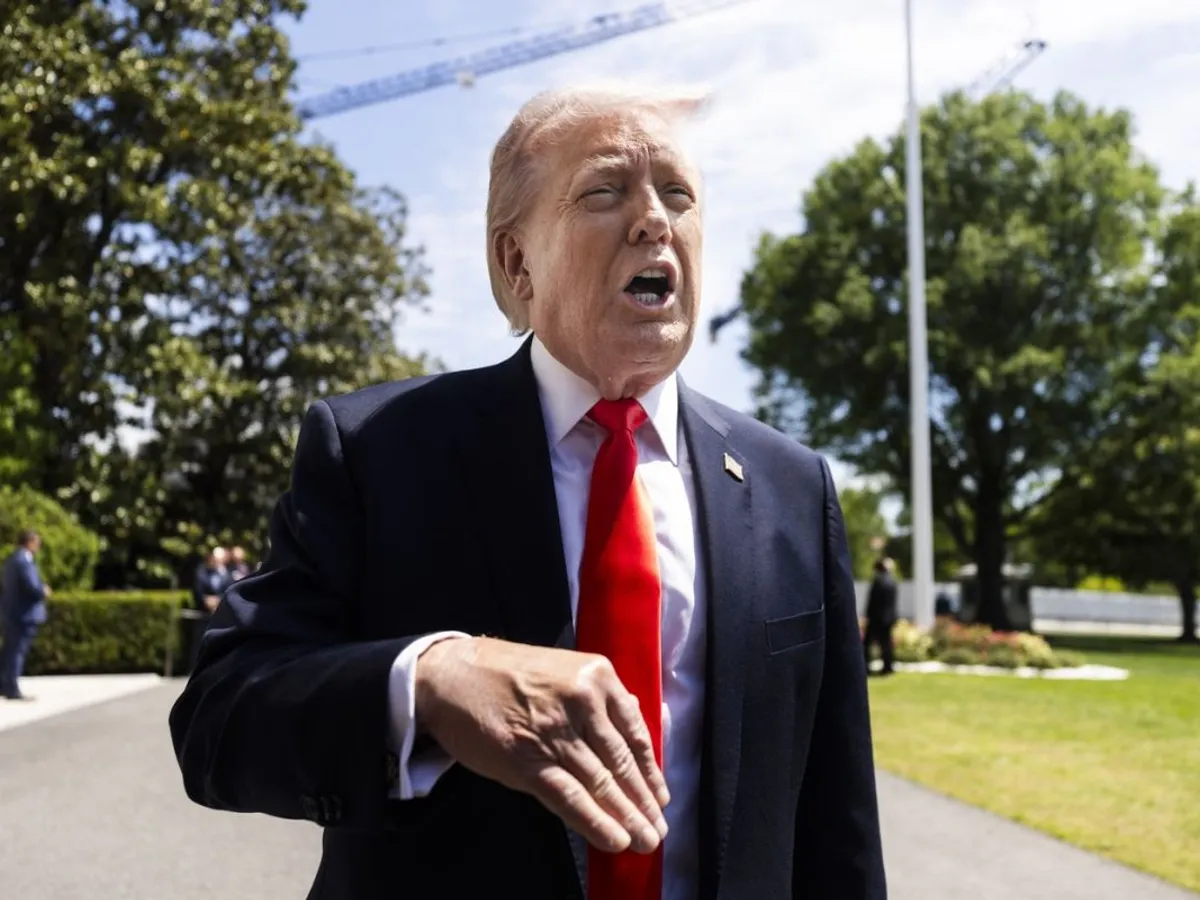 Trump va mări la 25% taxele vamale la autovehiculele europene. Are legătură cu anexarea Groenlandei