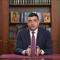 Aroganta lui Simion. A transmis din biblioteca lui Georgescu un mesaj înregistrat după exit poll - Foto: Facebook / George Simion