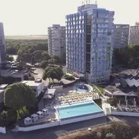 Cât costă cazarea la hotelul de 3* al lui Cristi Borcea din Olimp - Foto: captură video
