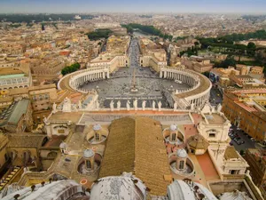 Cardinali trimiși de Vatican în Ucraina / by Aliona & Pasha from Pexels