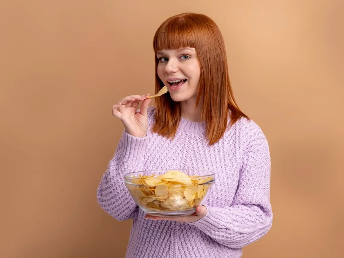 Ce să mănânci când ai poftă de cipsuri, pâine și înghețată? 3 lucruri neștiute de cei cu burtă - Foto: Freepik.com (rol ilustrativ)