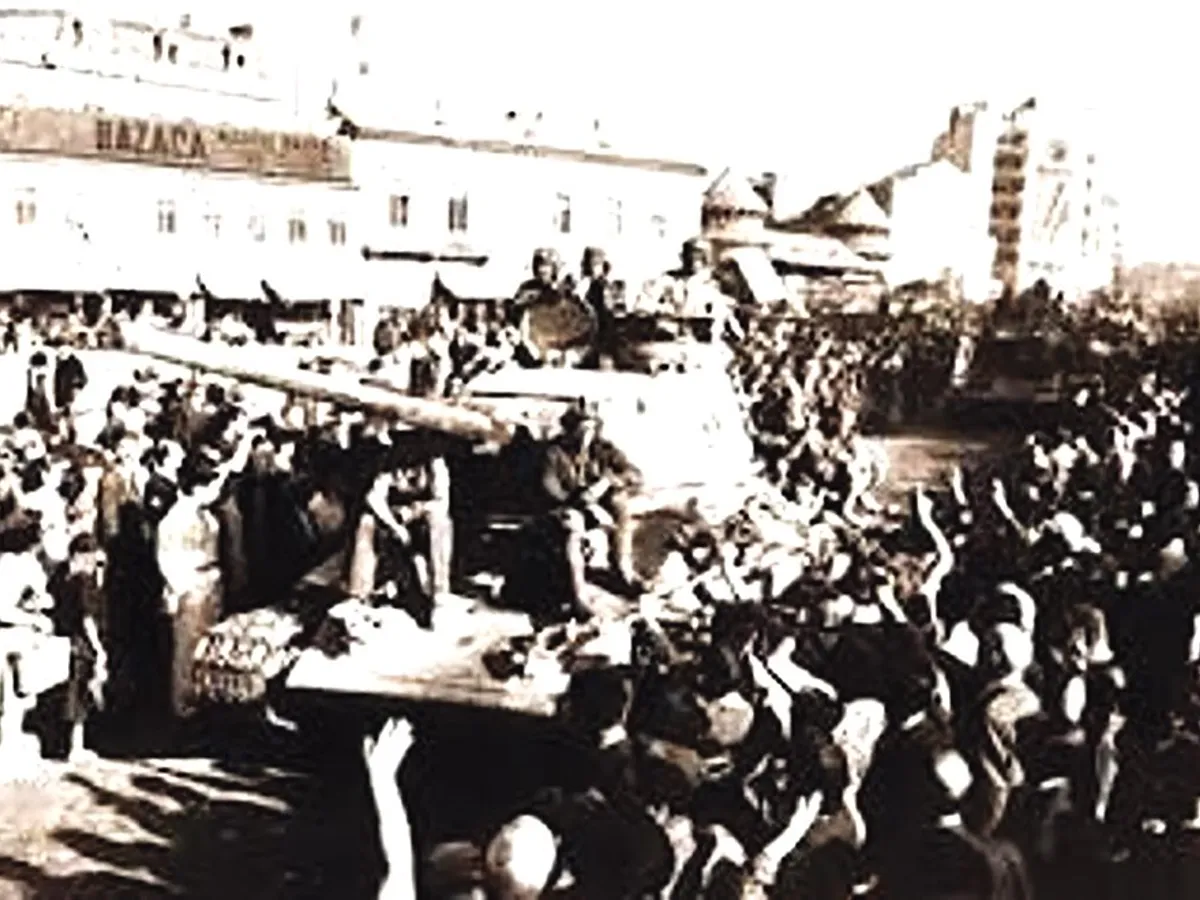 Armata Roșie ocupând Bucureștiul, în 1944