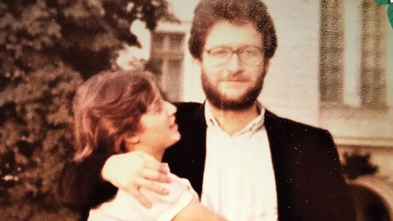 În 1988, Cangeopol se căsătorea și un an mai târziu părăsea România