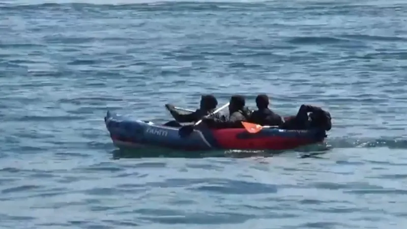 Tot mai mulți migranți trabersează Canalul Mânecii. FOTO: Facebook
