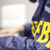 Extremişti de dreapta şi rasişti americani au discutat cu activişti străini care împărtăşesc aceleaşi opinii şi au călătorit peste hotare pentru a se întâlni cu ei, a declarat directorul Biroul Federal de Investigaţii american. / Foto: digi24.ro
