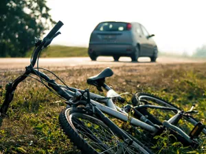 Accident fatal în Prahova. Tânăr pe bicicletă, lovit mortal de o mașină condusă de un polițist - Foto: Profimedia images - Caracter ilustrativ