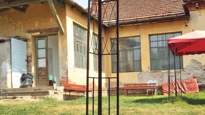 Canalizarea centrului din Sighet se deversa direct pe pământ, în curtea interioară